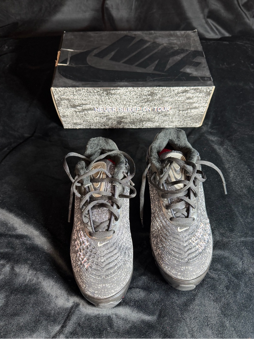Nike Women's Black and Gray Knit Running Sneakers